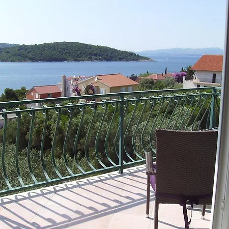 Kate Apartman *